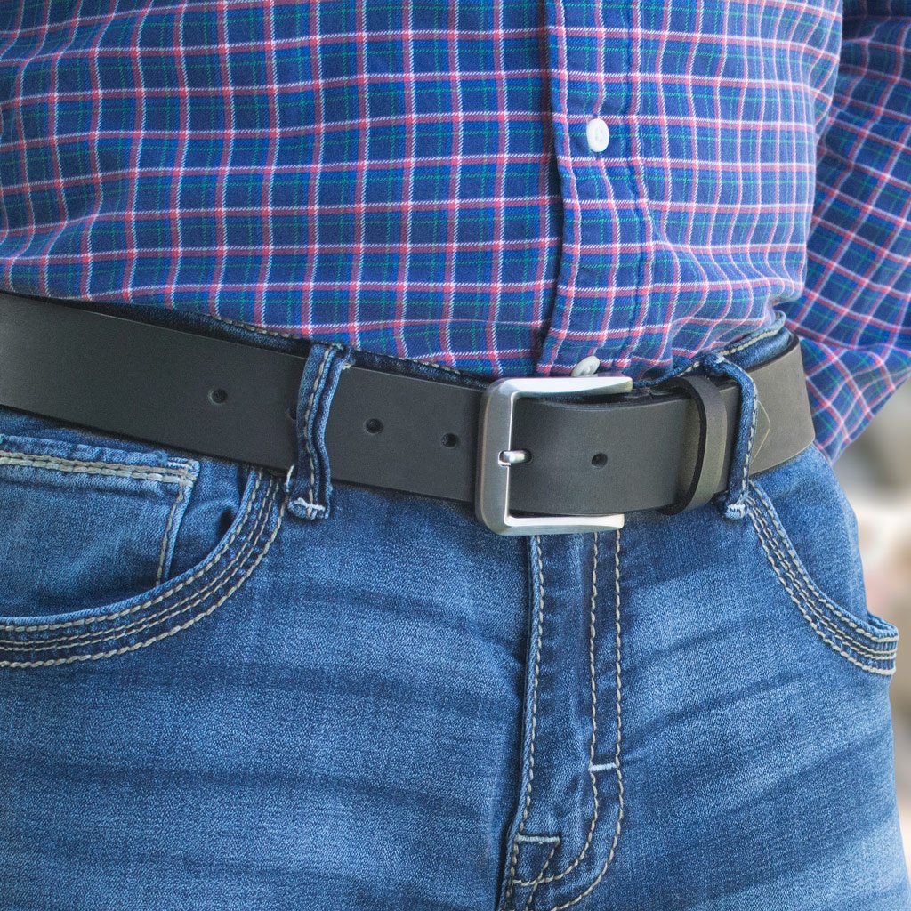 Smoky Mountain Black Belt II on a model. Casual buckle and classic strap make for a good jeans belt